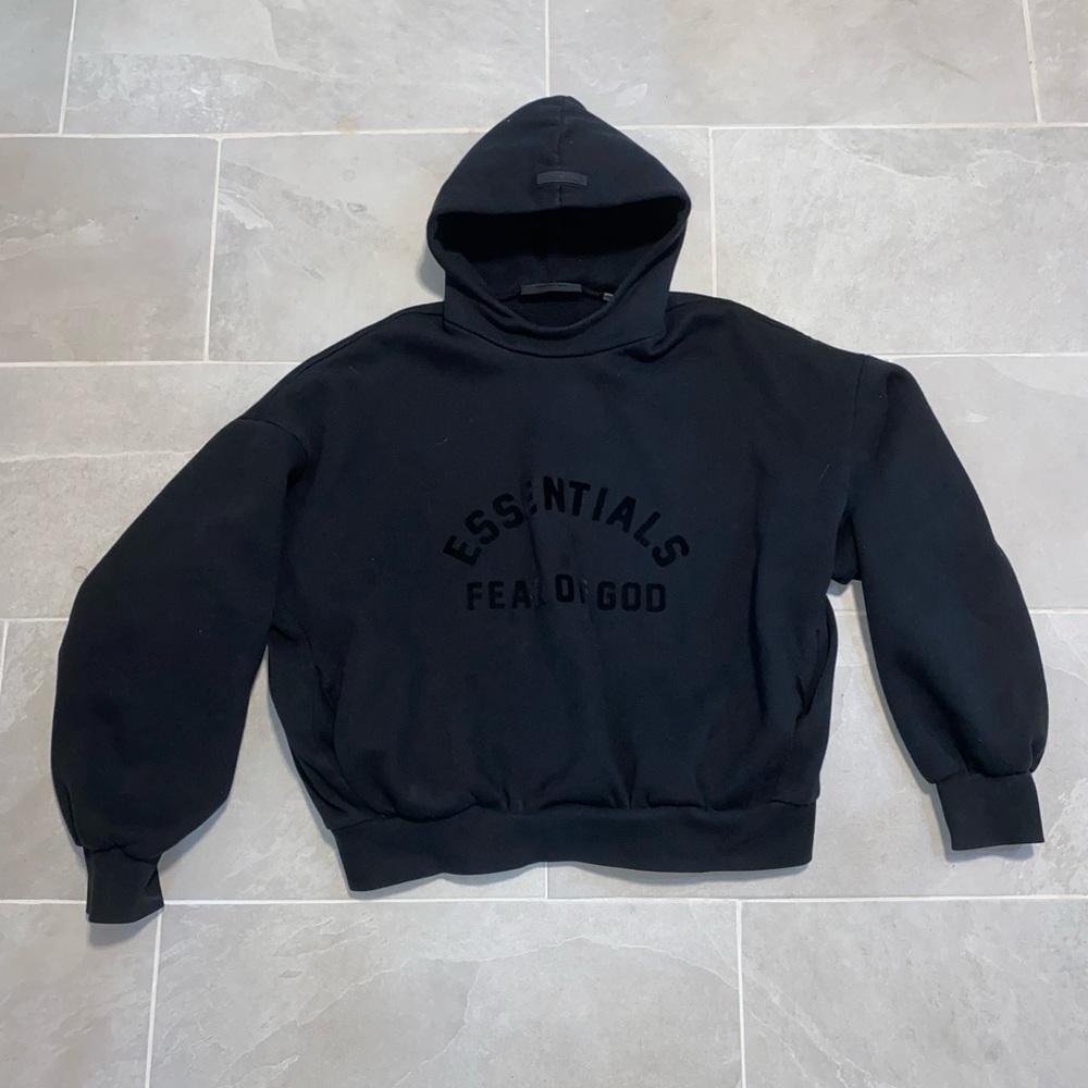 100% authentic essentials hoodie, just bought the wrong size. Dm for questions.